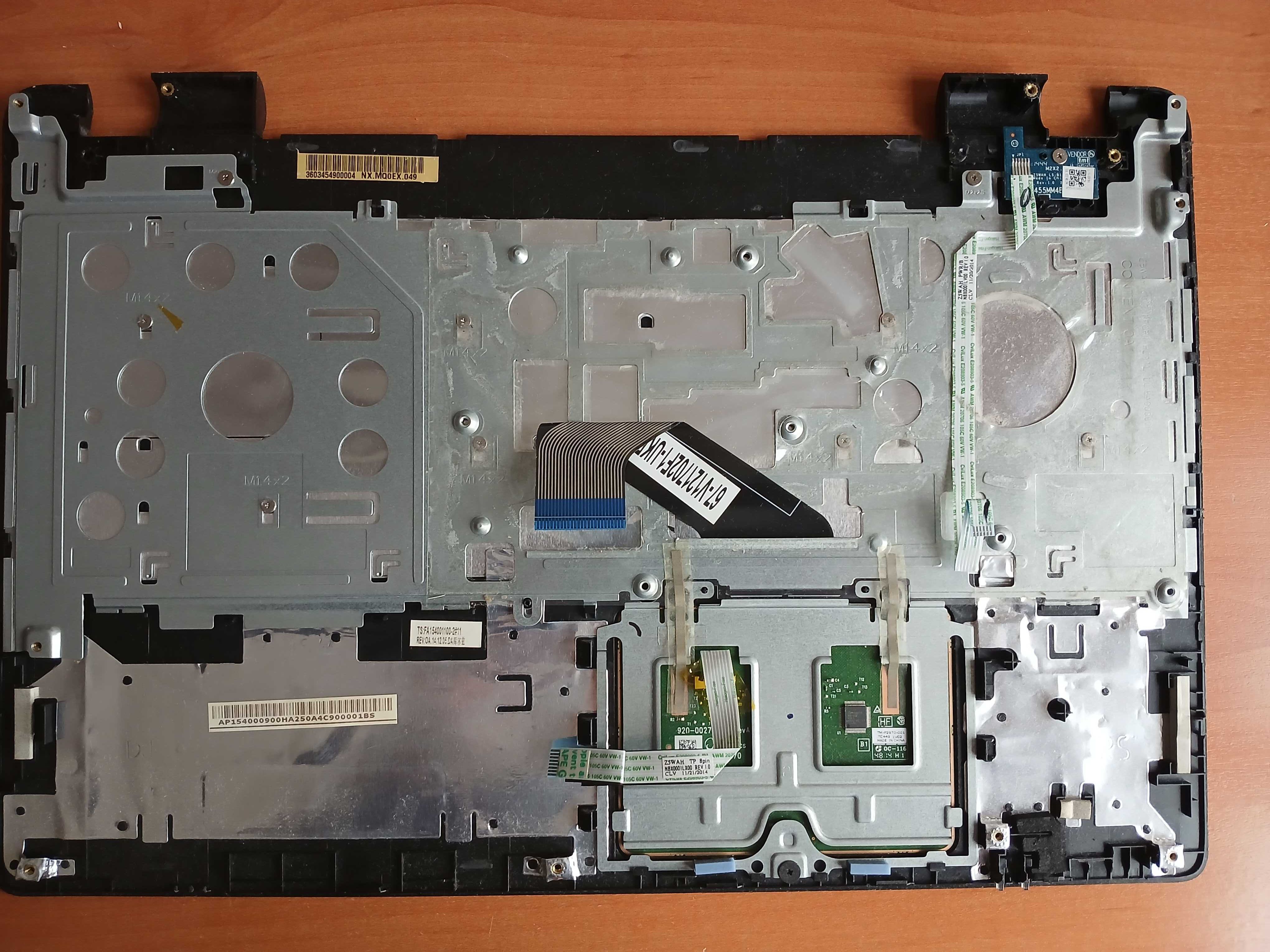 Acer E5- 572 на части, повредено дъно