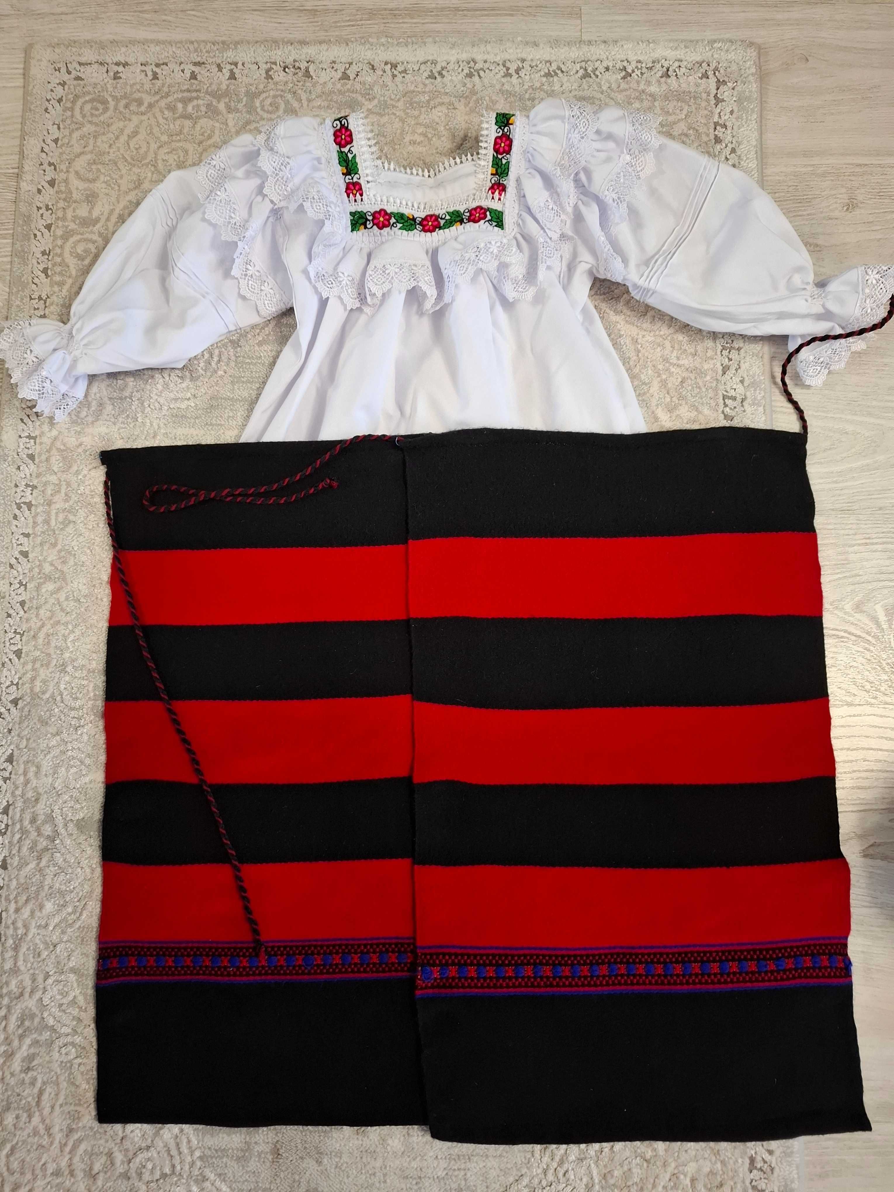 Vand urgent costum popular pt fetite, zona Maramures .