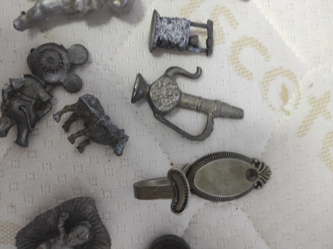 Lot format din 12 miniaturi
