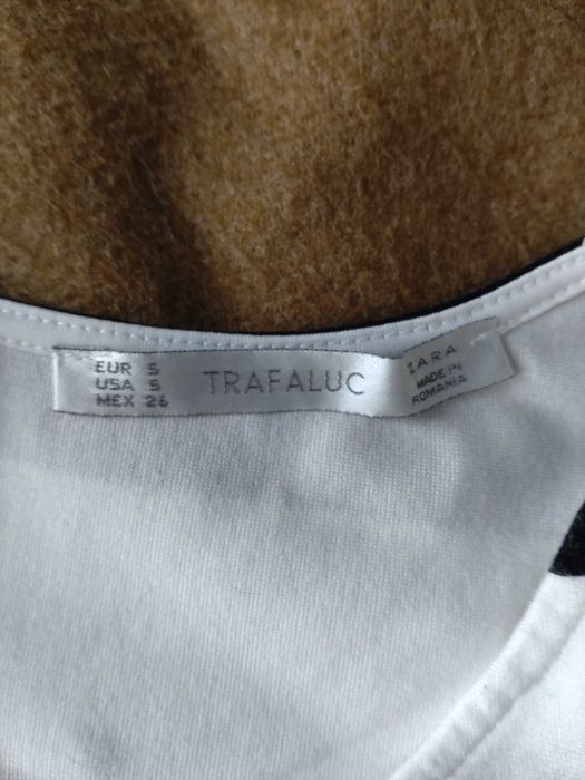 Blugi scurti, bluza zara.