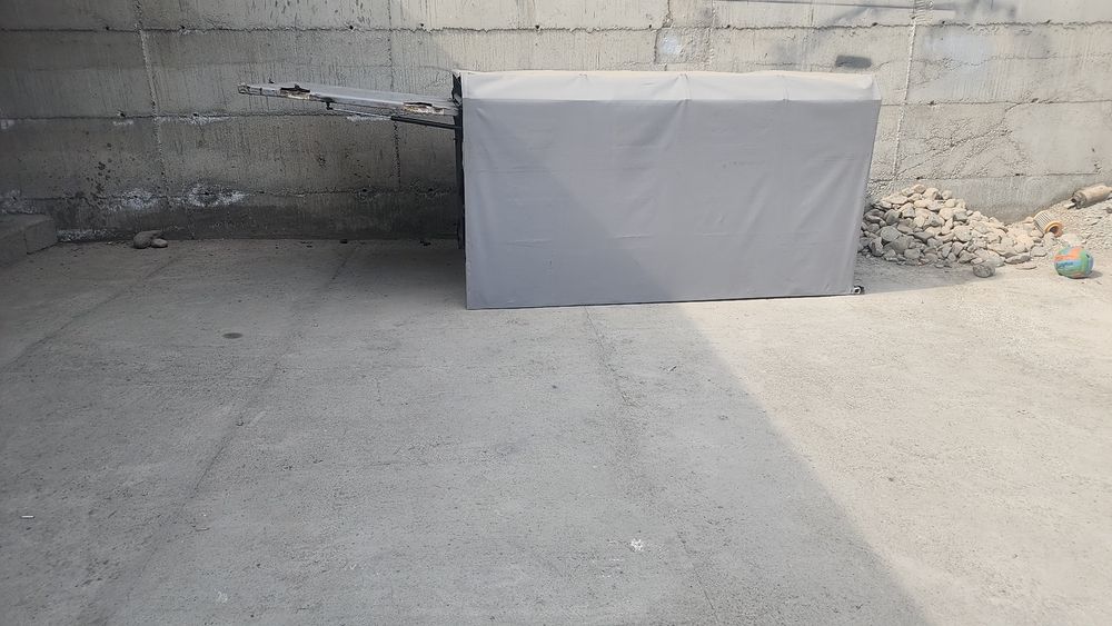 Labo orqasiga tent