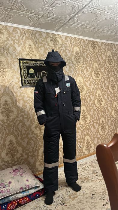 Спецодежда зимняя ( комбез) срочно продам