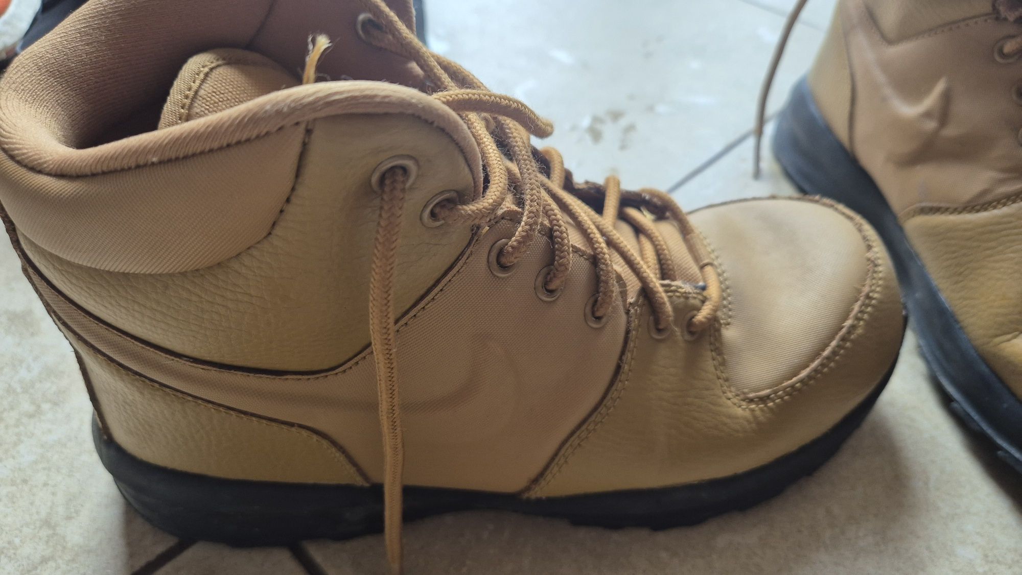 Зимни маратонки nike manoa