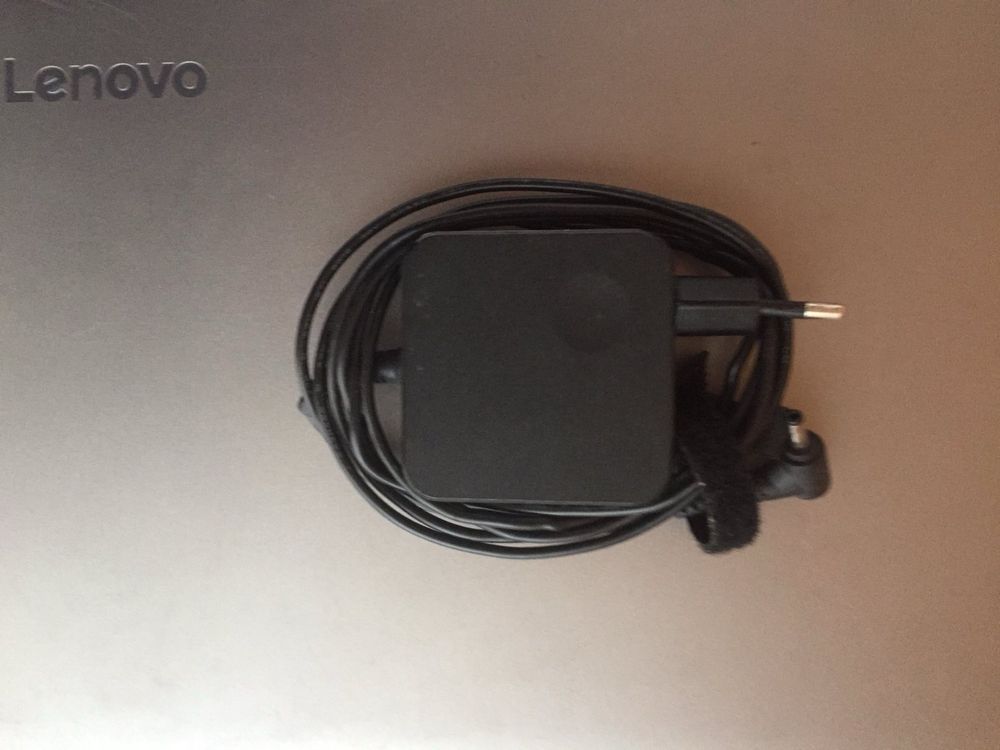 Лаптоп lenovo почти не е използван