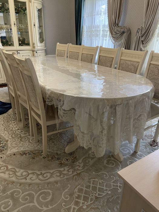 Стол со стульями