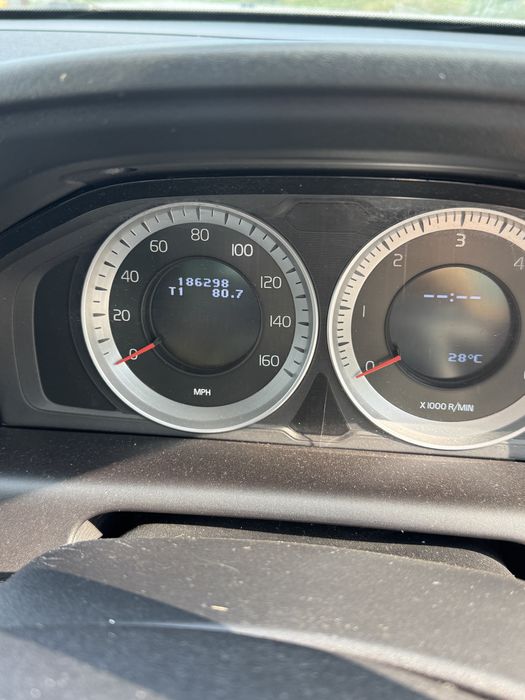 Dezmembrez Volvo xc 60 2.4d 2011