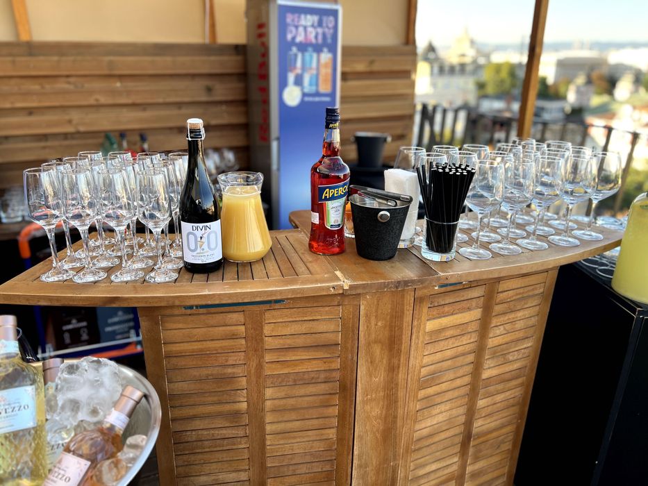 Фирмени коктейли, кетъринг и организация на събития.