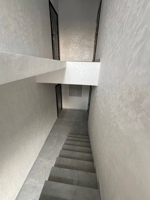 Uy sotiladi 3 etajli Yengi qurilgan 3 etajli Kadastri bor