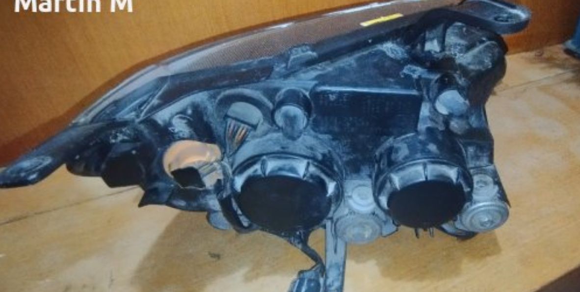 Десен фар за Mazda 2