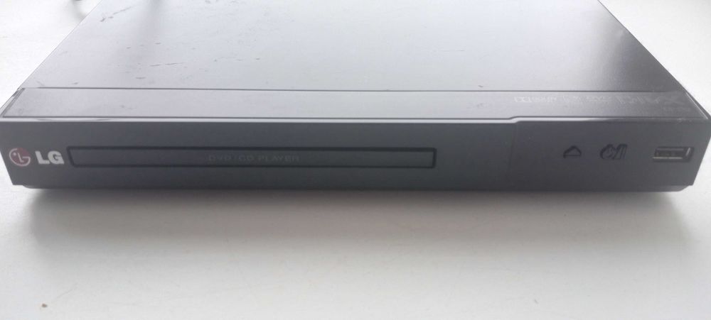 ДВД DVD - плеер LG DP132 с USB входом