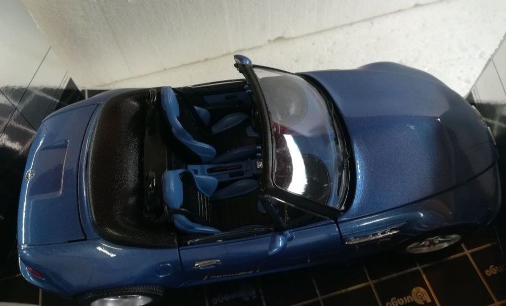 BMW M 1996
Scara 1:18
Bburago

Pozele reflectă realitatea. Se vinde ex