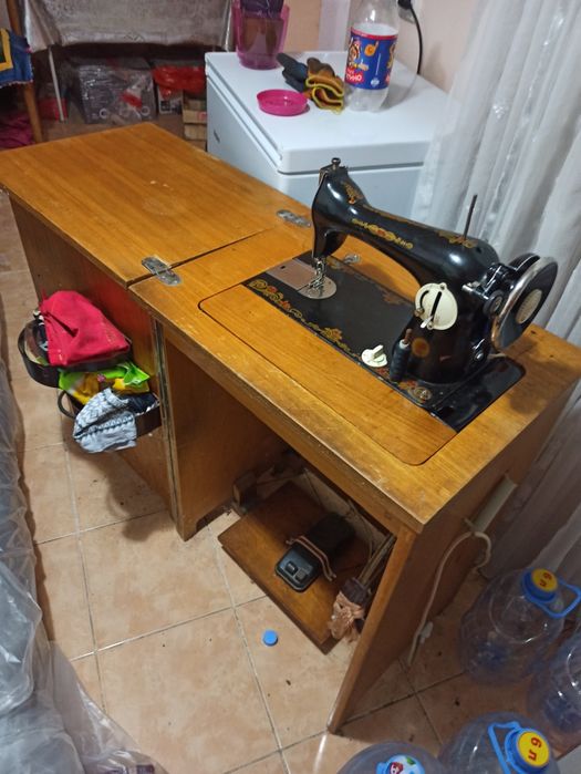 Раритетная швейная машинка