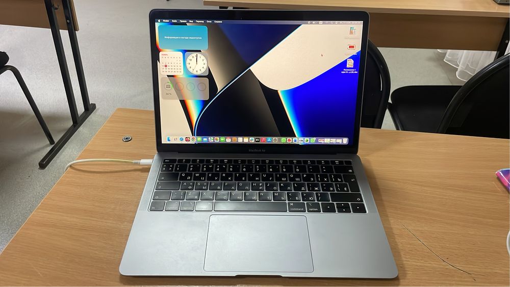 MacBook Air 13” (2019, Intel Core i5)