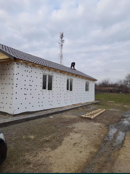 Vând casă pe structură metalică