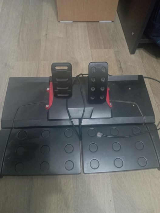 Vând Volan de Formula 1 + pedale