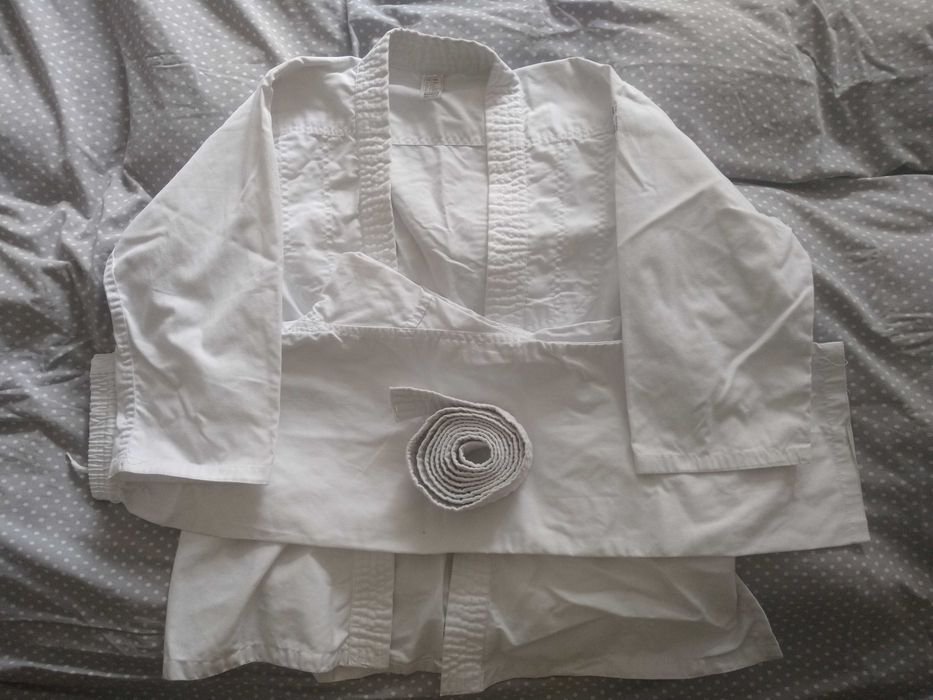 детско бяло кимоно