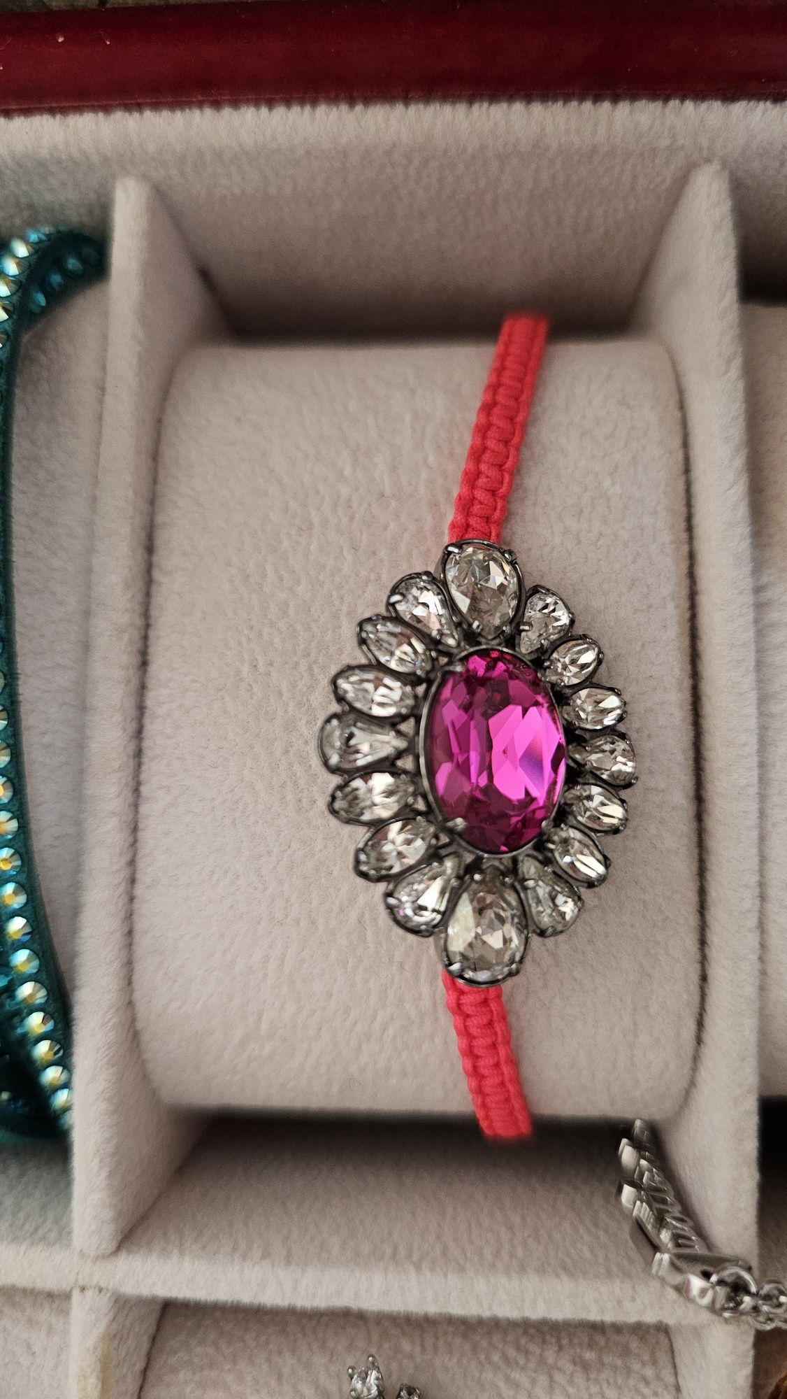 Swarovski гривна