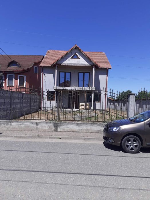 Vând casa semifinisata