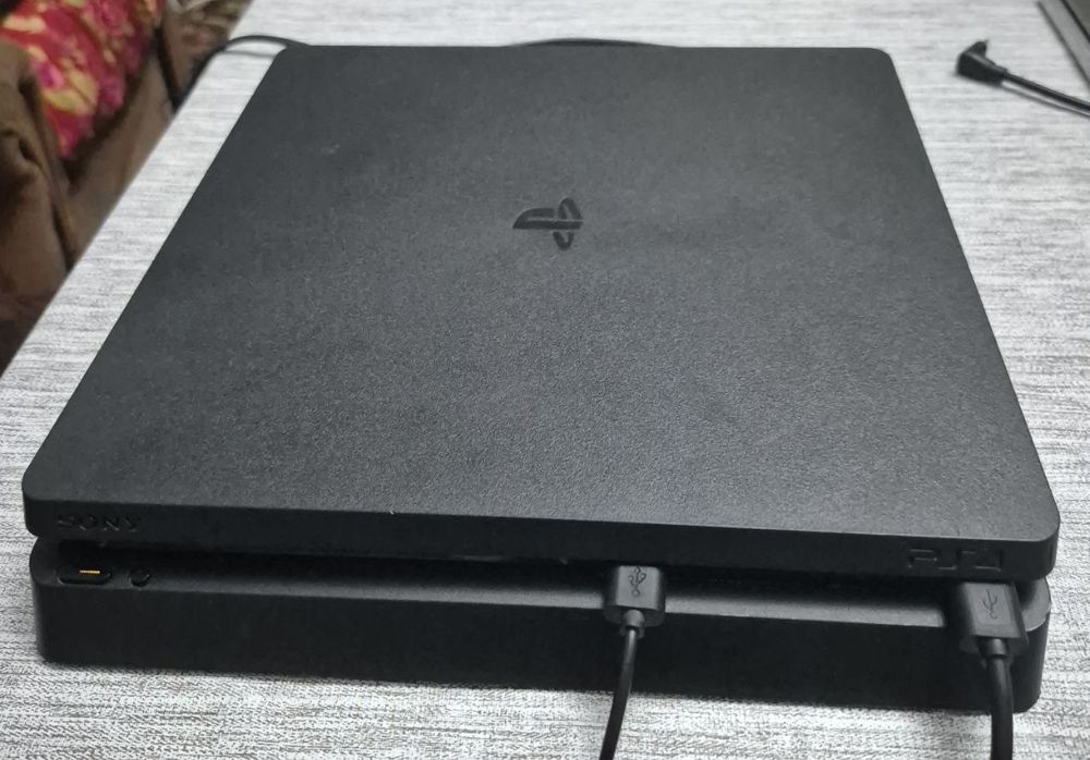Sony Playstation 4 Slim