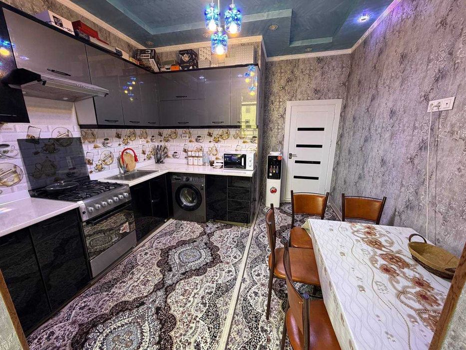 Продаётся 2х комн квартира на 2 этаже 6 микрорайон Мебель Файз