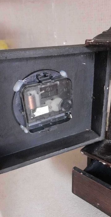 Настолен дървен часовник