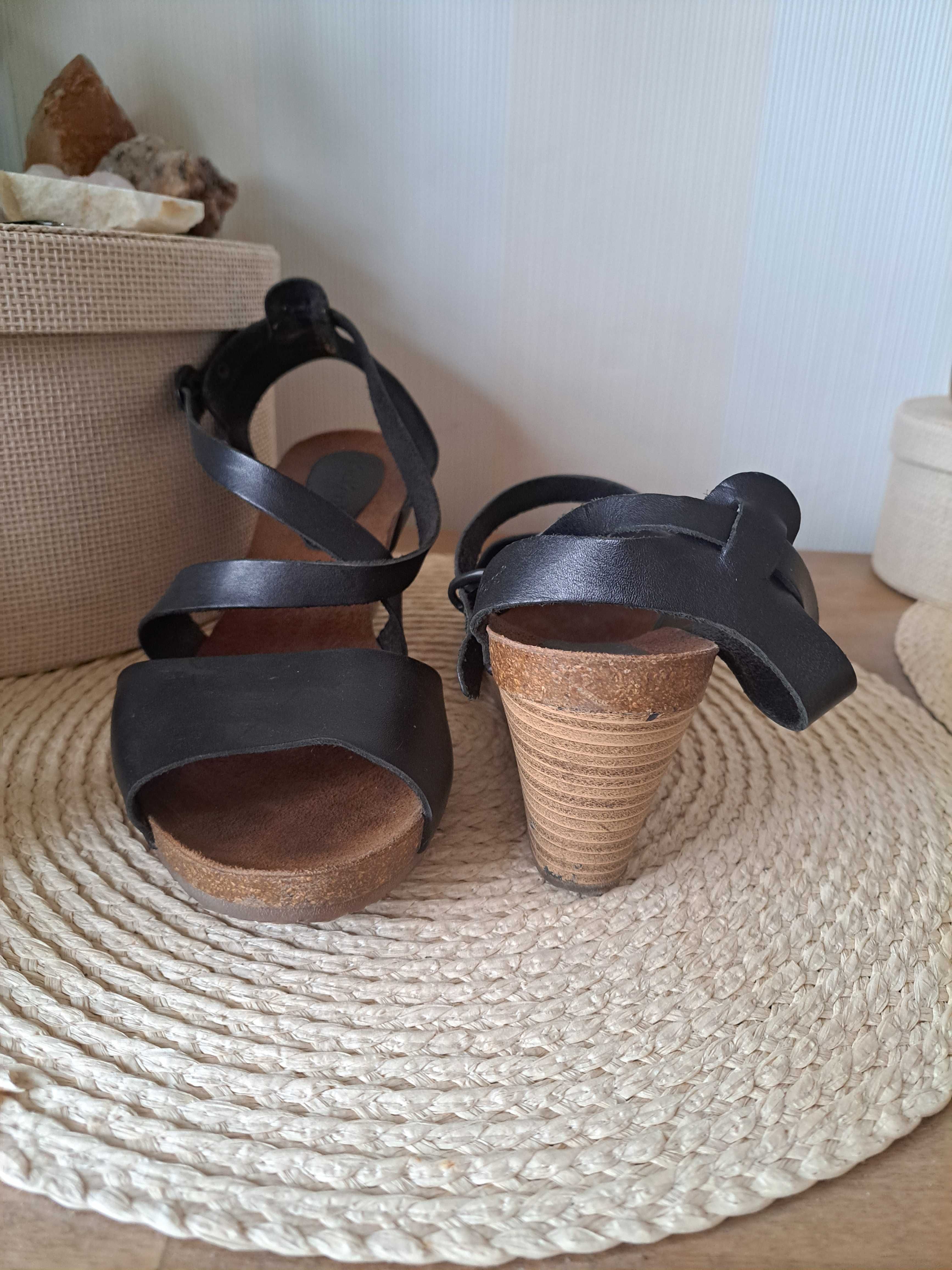 Дамски сандали KicKers