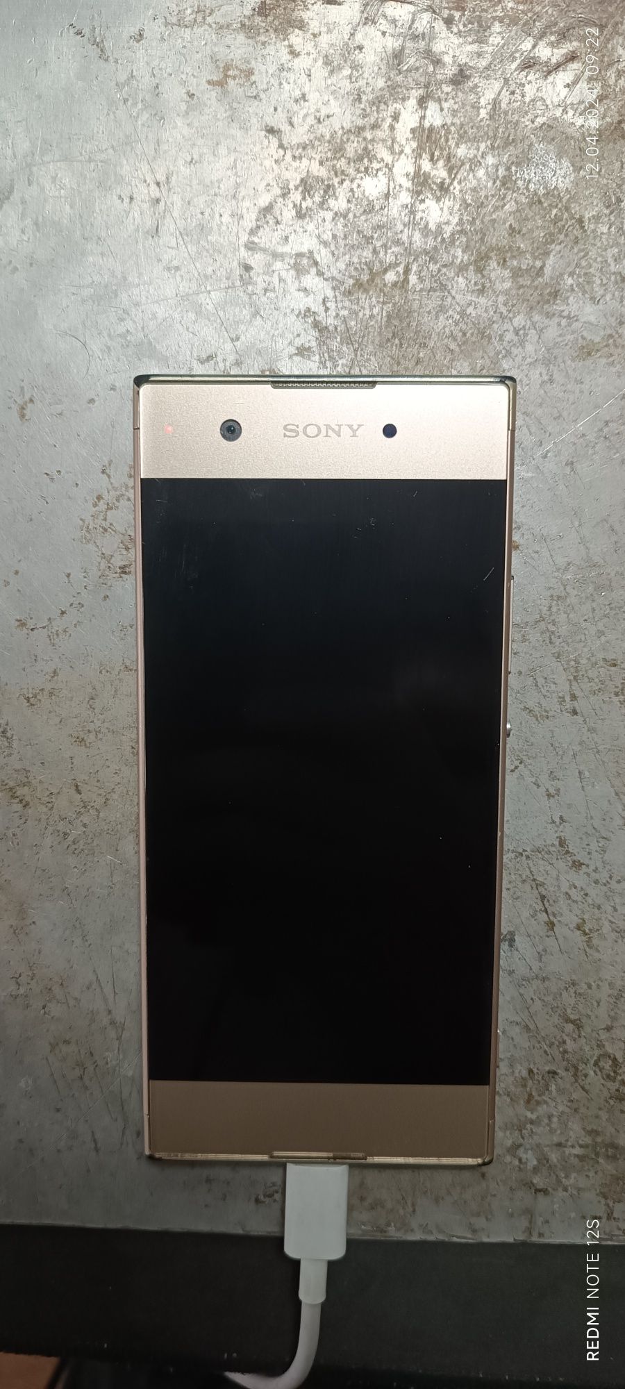 Продам телефон на разбор Sony XA1