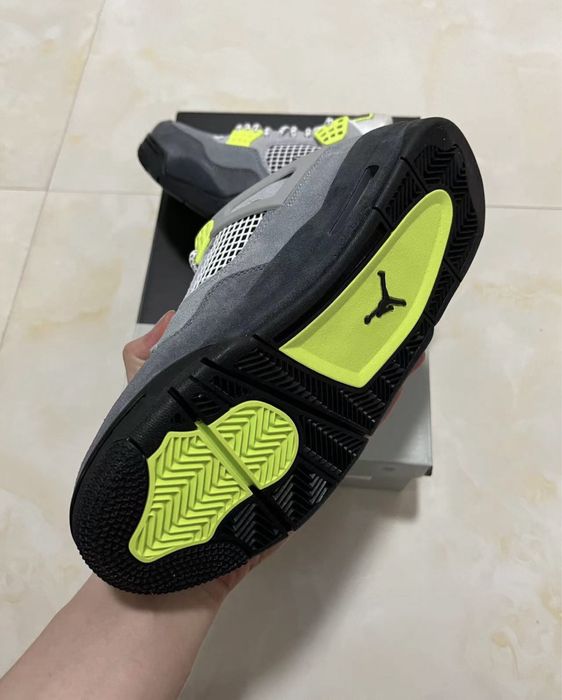 Air Jordan 4 Retro SE 95 Neon