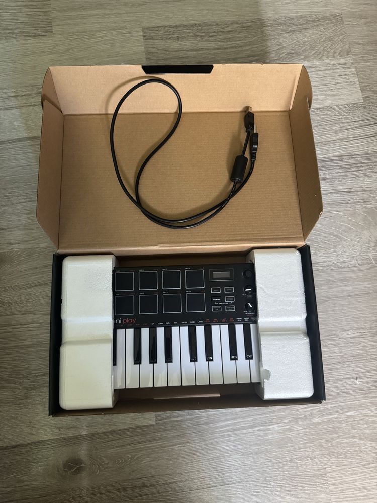 Akai MPK Mini Play