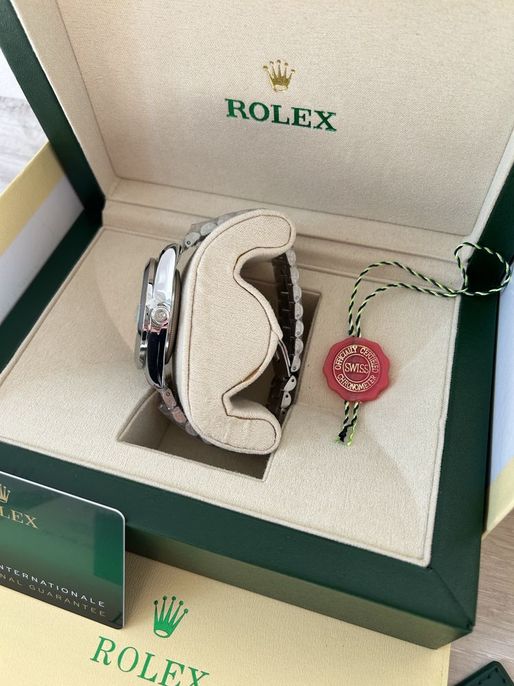 Rolex Oyster Perpetual Мъжки Часовник С Луксозна Кутия И Карта