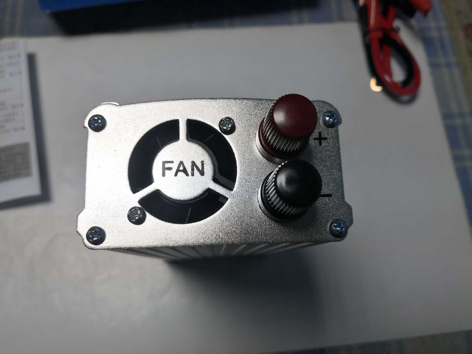 Invertor tensiune 12 V 2000 W