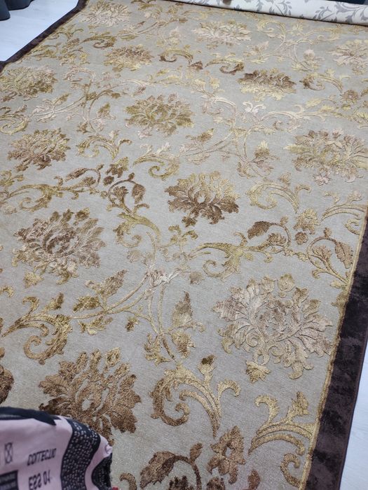 Продам ковер 2,4 размер