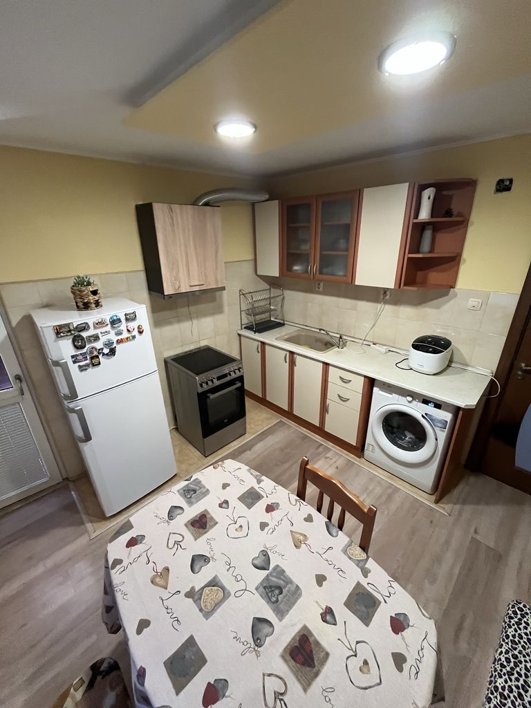 Продава се Четиристаен апартамент в Дупница - 100 кв.м за 1100 €/кв.м - Снимка #1