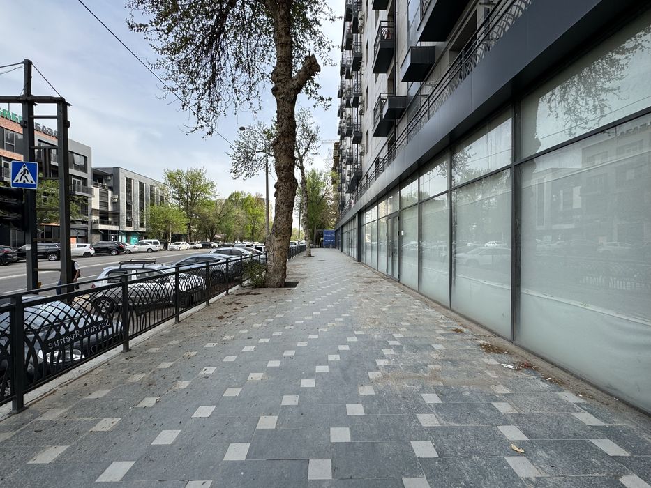 Буз Базар | ул.Сайрам - Сдается в аренду помещение вдоль дороги 600м2