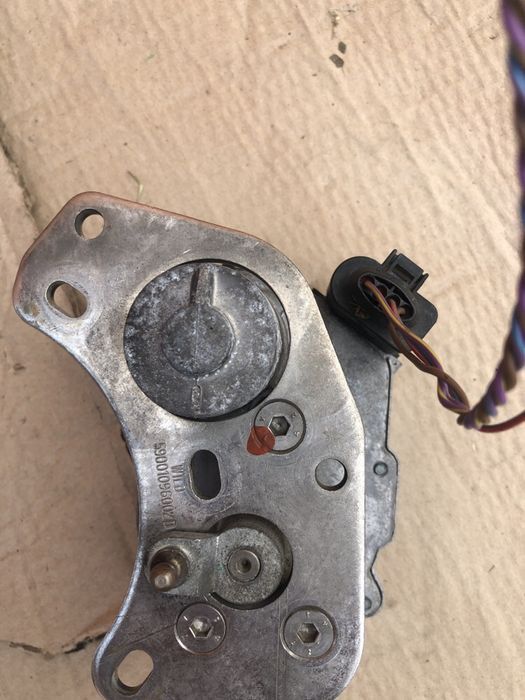 Моторче на управление турбина Audi A6 4F C6 233кс, 059 145 72 j