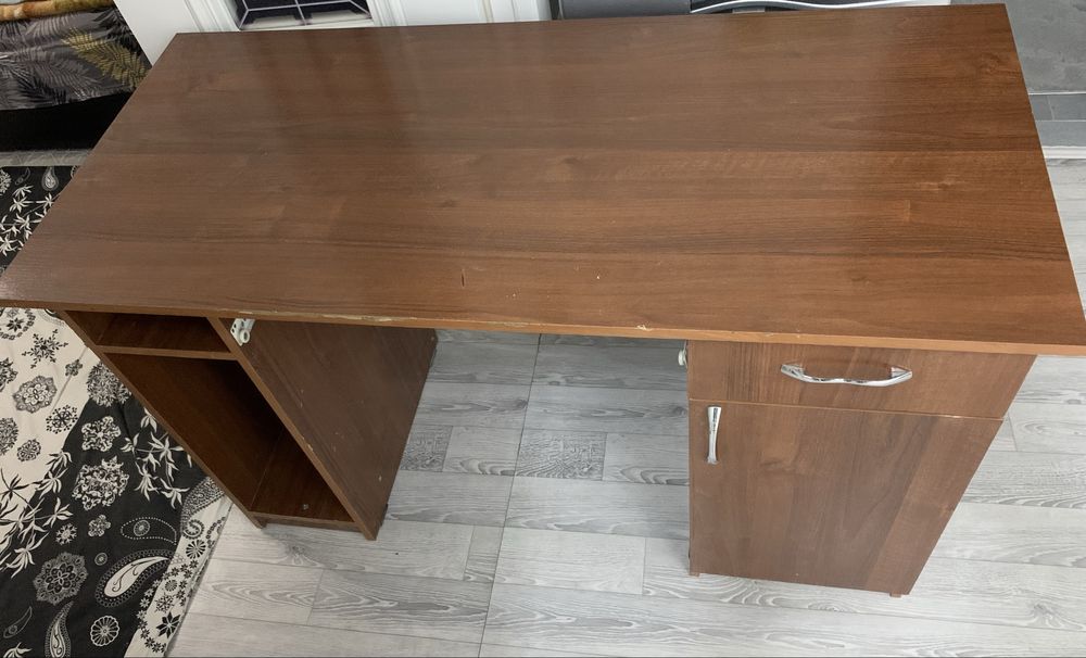 Стол б/у коричневый