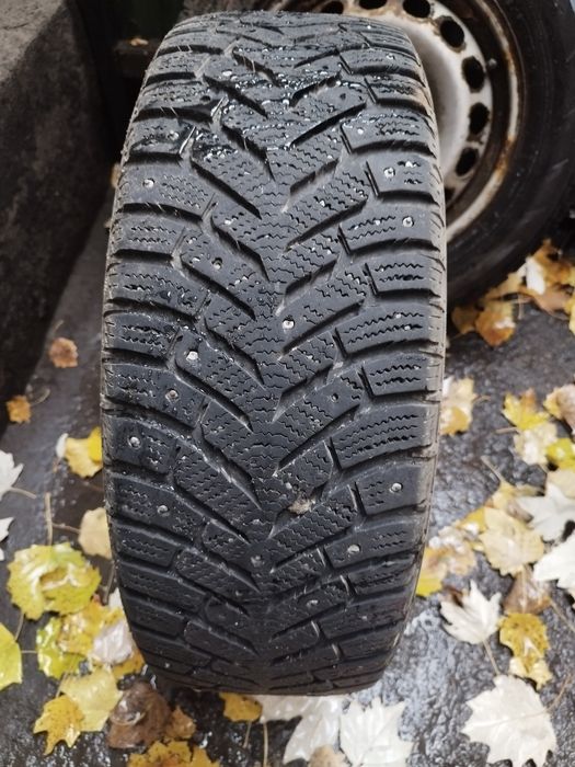 Продам Зимние шины комплект