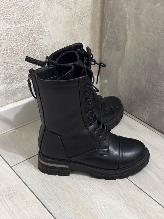 Продается ботинка