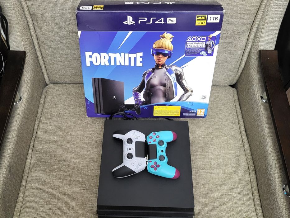 PlayStation 4 PS4 Pro MODAT + SSD Kingston