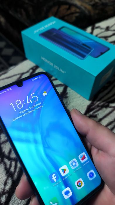 Неразличим от нов Xiaomi 11 lite 5g, Honor 20 lite