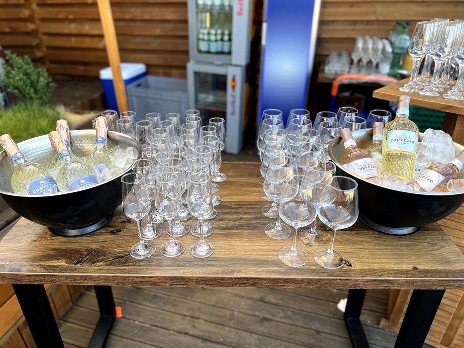 Фирмени коктейли, кетъринг и организация на събития.