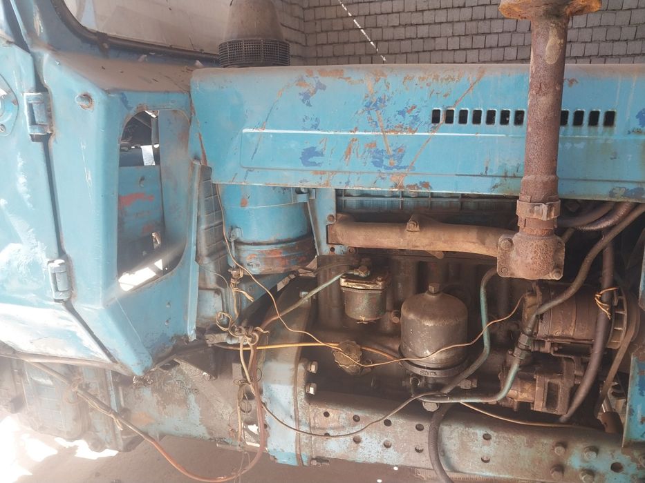 Traktor sotiladi