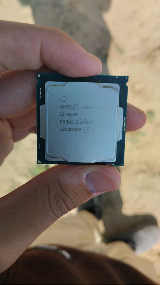 Продаю процессор i3-8100