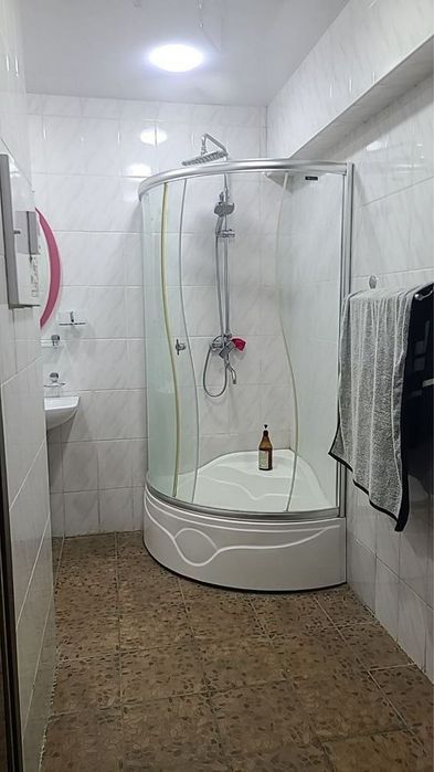 Продам  душевую кабину