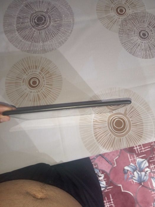 Vând tableta Lenovo TB-X104F