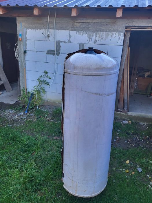 Vând boiler apa caldă 200 L
