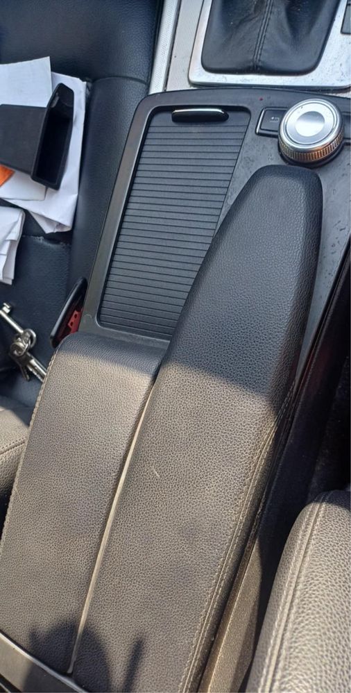 Mercedes benz щоричка централна конзола w204 w212 c207 c216 w221
