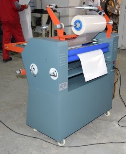 Masina de laminat la cald pentru carton sau hartie (65 cm)