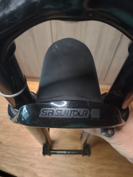 Въздушна вилка sr suntour raidon