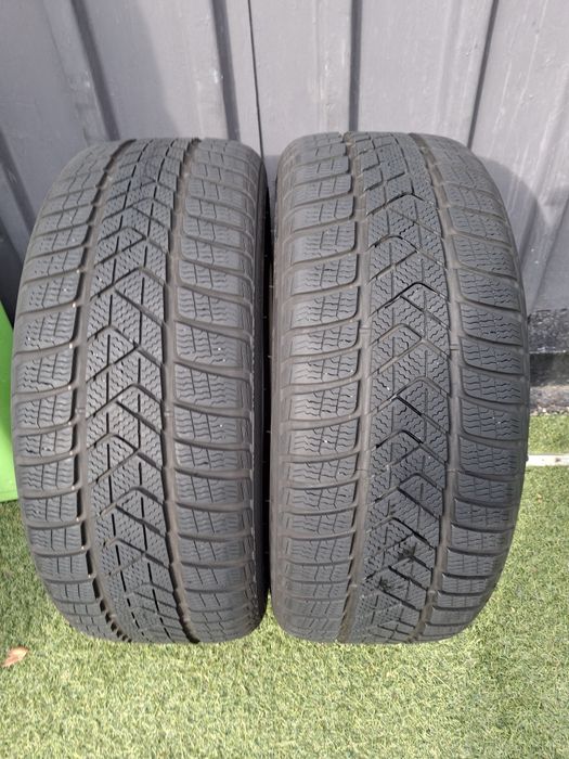 O anvelopă de iarnă PIRELLI  sottozero 3  225 /40 R19